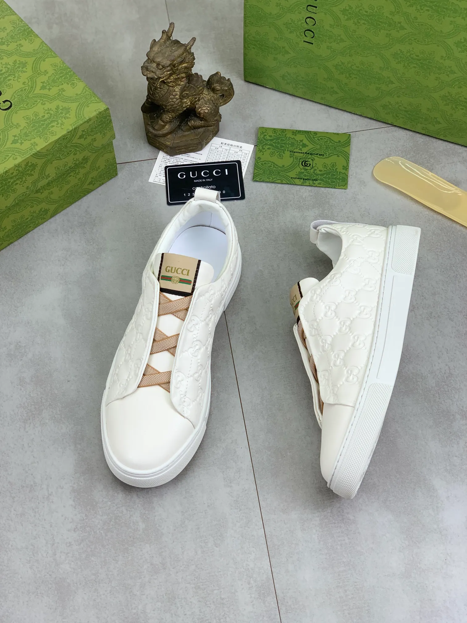 Men's shoes 💰P460💰[New model] (GUCCI) official website's latest 🎁🎁casual and fashionable men's shoes👟, hot style 💥 style is simple and elegant, exclusive for trendy men. Unique official website's latest brand double G elements Original 👑Gucci decoration, fashionable and generous, the fabric is original frosted calfskin✅Full imported sheepskin lining, the official website specifies wear-resistant, lightweight original rubber casual outsole, the classic model is taken in kind at the counter🎬38-44 Black or white optional
